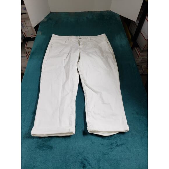 Levis Jeans Size 31 Womens White Stretch Pants Denim Ladies Mid Rise Capri - Picture 1 of 15